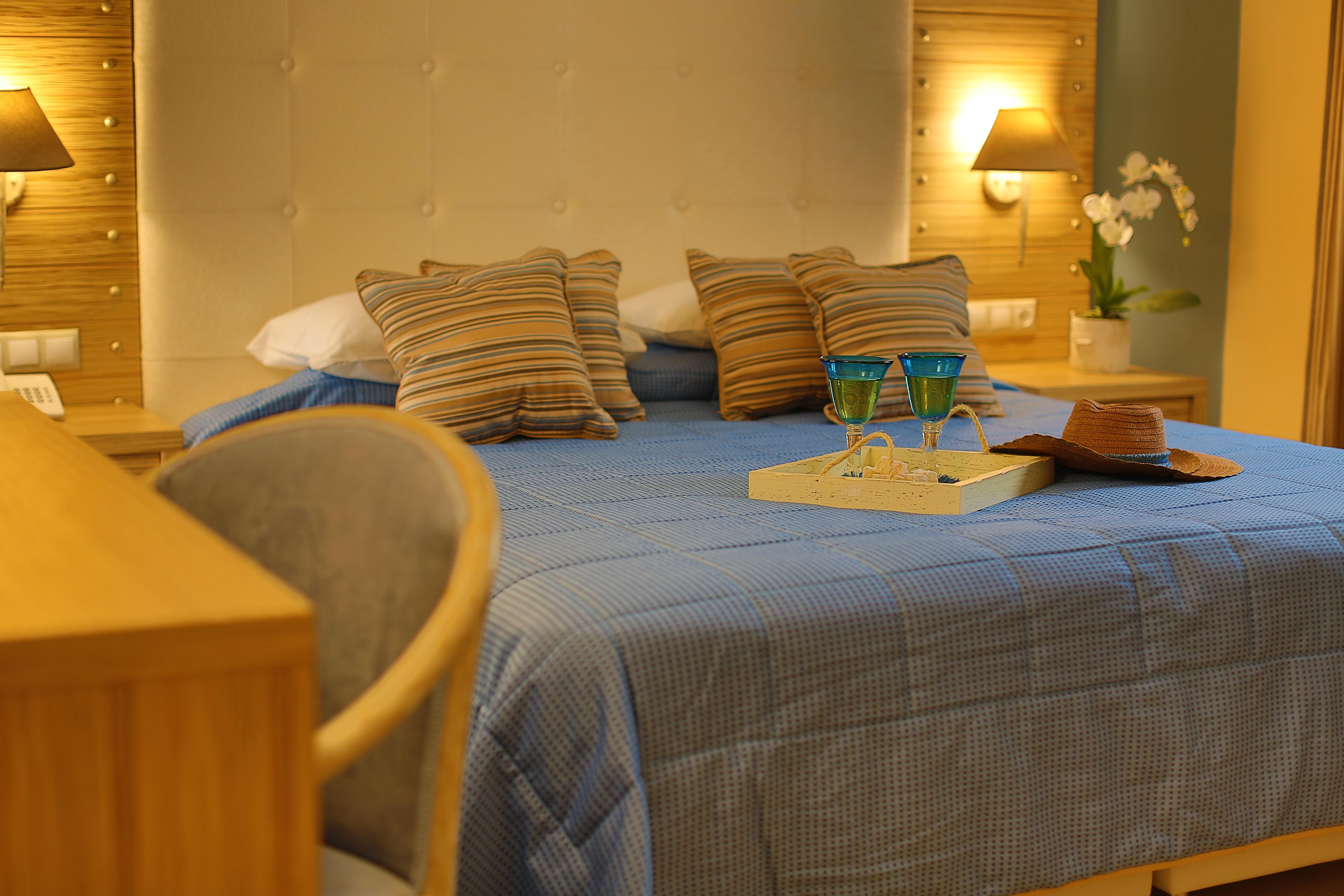 Dolphin Bay Seaside Resort & Suites Galissas Bagian luar foto