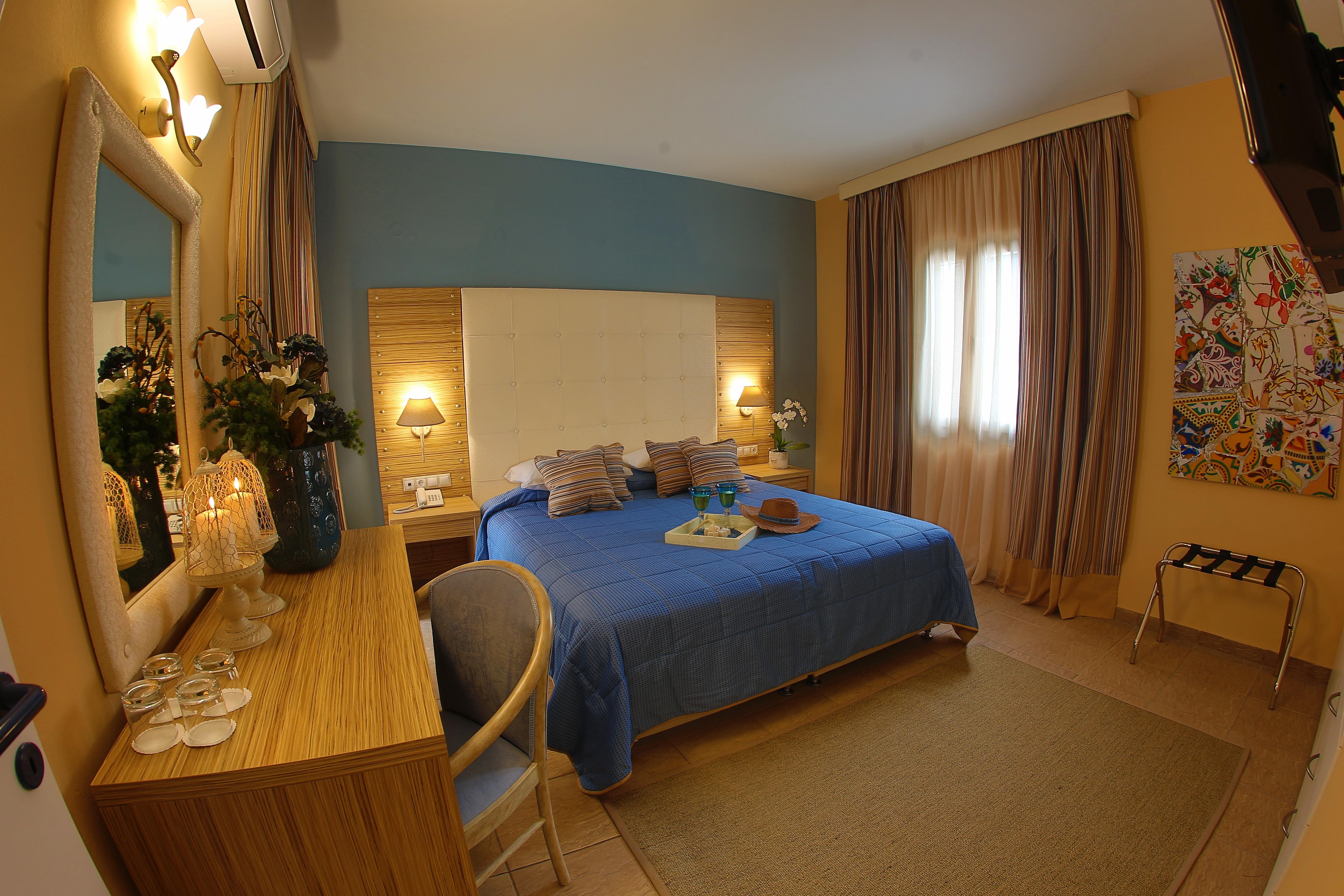 Dolphin Bay Seaside Resort & Suites Galissas Bagian luar foto