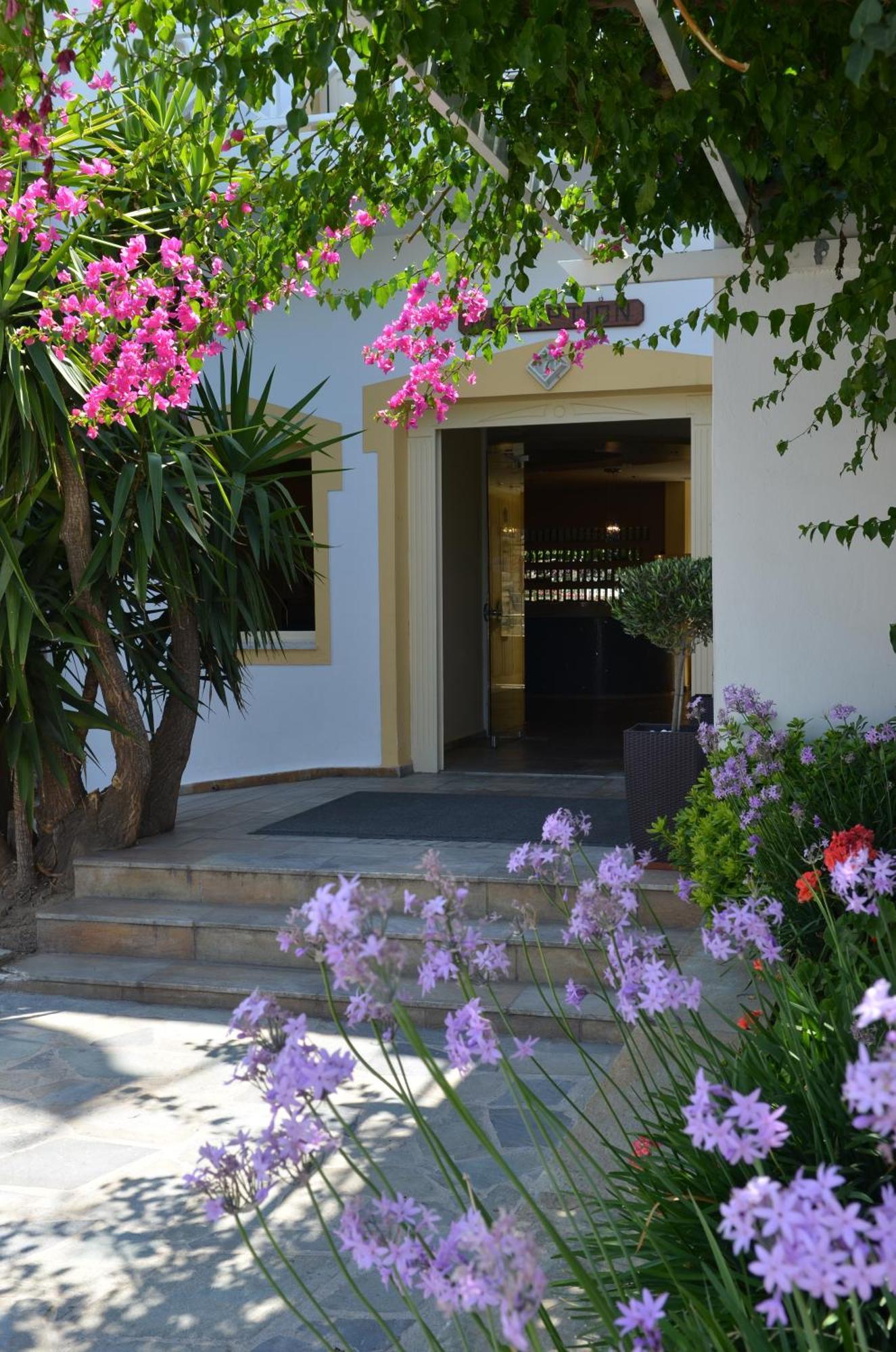 Dolphin Bay Seaside Resort & Suites Galissas Bagian luar foto