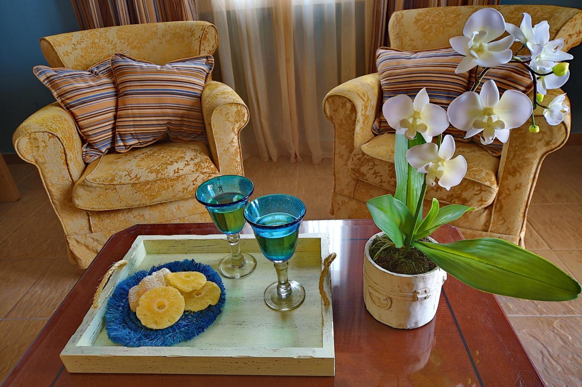 Dolphin Bay Seaside Resort & Suites Galissas Bagian luar foto